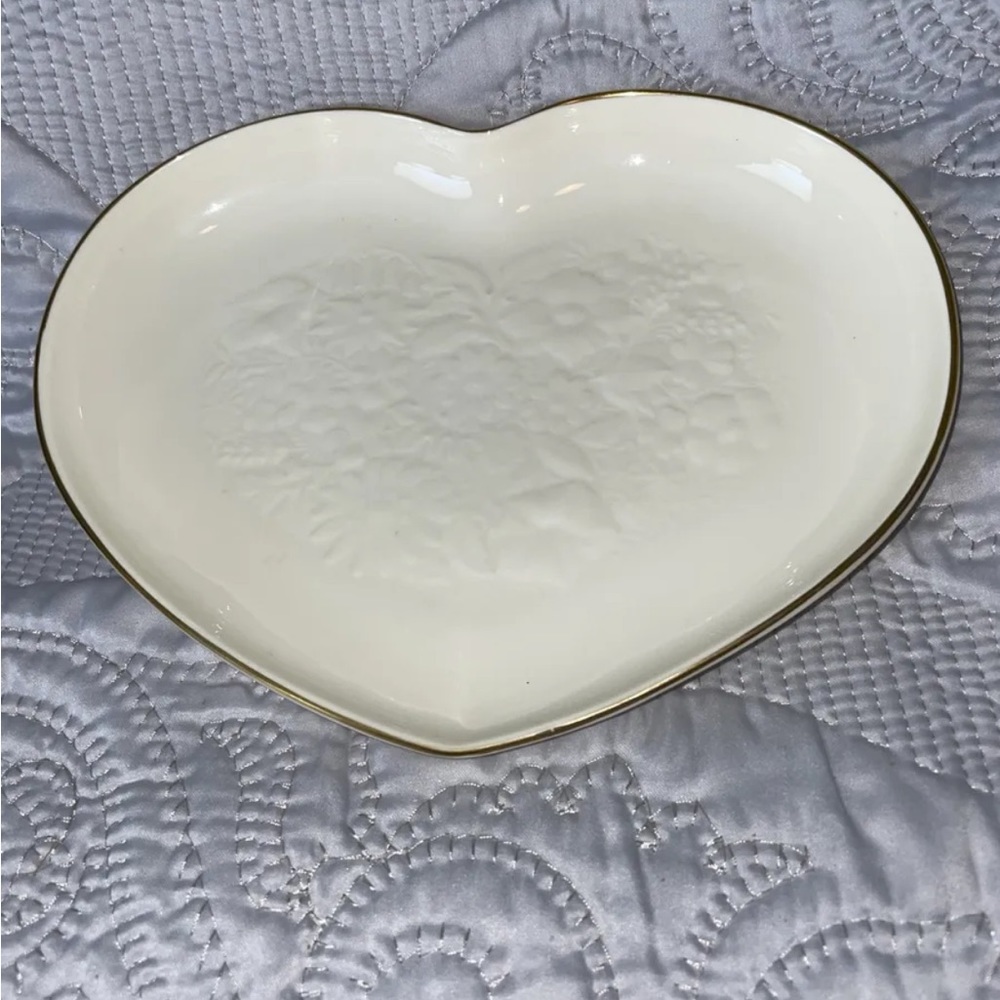 Royal Doulton Bone China Ivory Heart Shaped Plated with Gold Trim 8.5x7x1